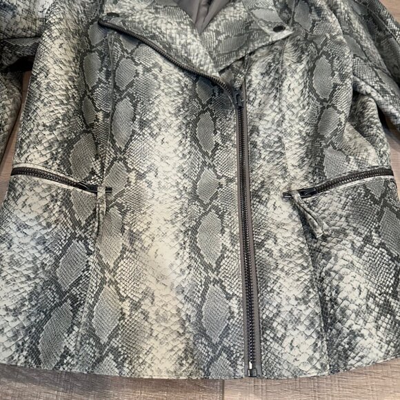 BLANK NYC WOMENS SMALL FAUX LEATHER SNAKE SKIN JACKET COAT - Picture 3 of 9